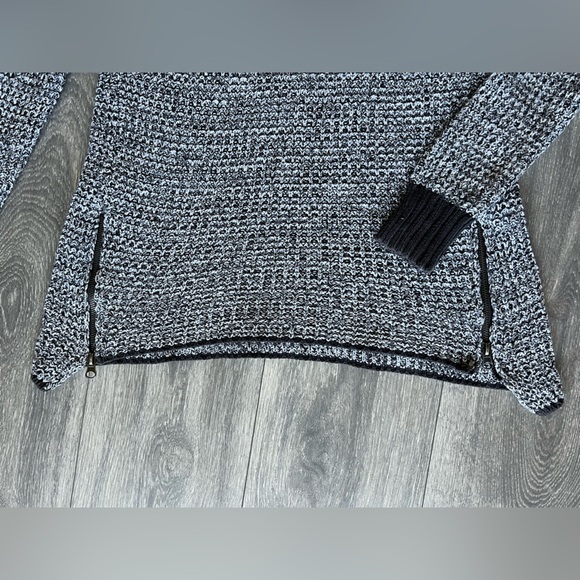Ruby Moon Chunky Knit Zippered Flared Hem Crewneck Fitted Sweater Size M - Picture 4 of 11